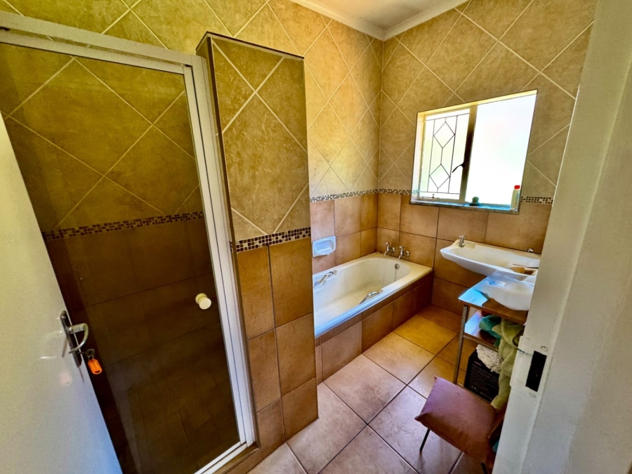 5 Bedroom Property for Sale in Potchefstroom North North West